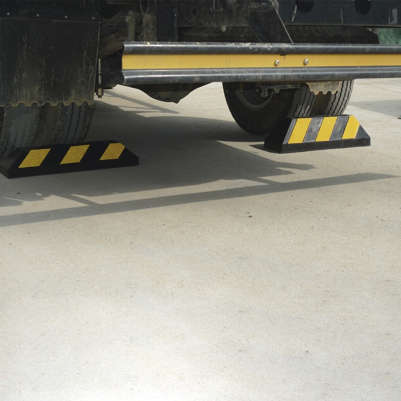 Tope Vehicular 55cm / Para Camion / Estacionamiento / Color Negro-Amarillo. BD553668411
